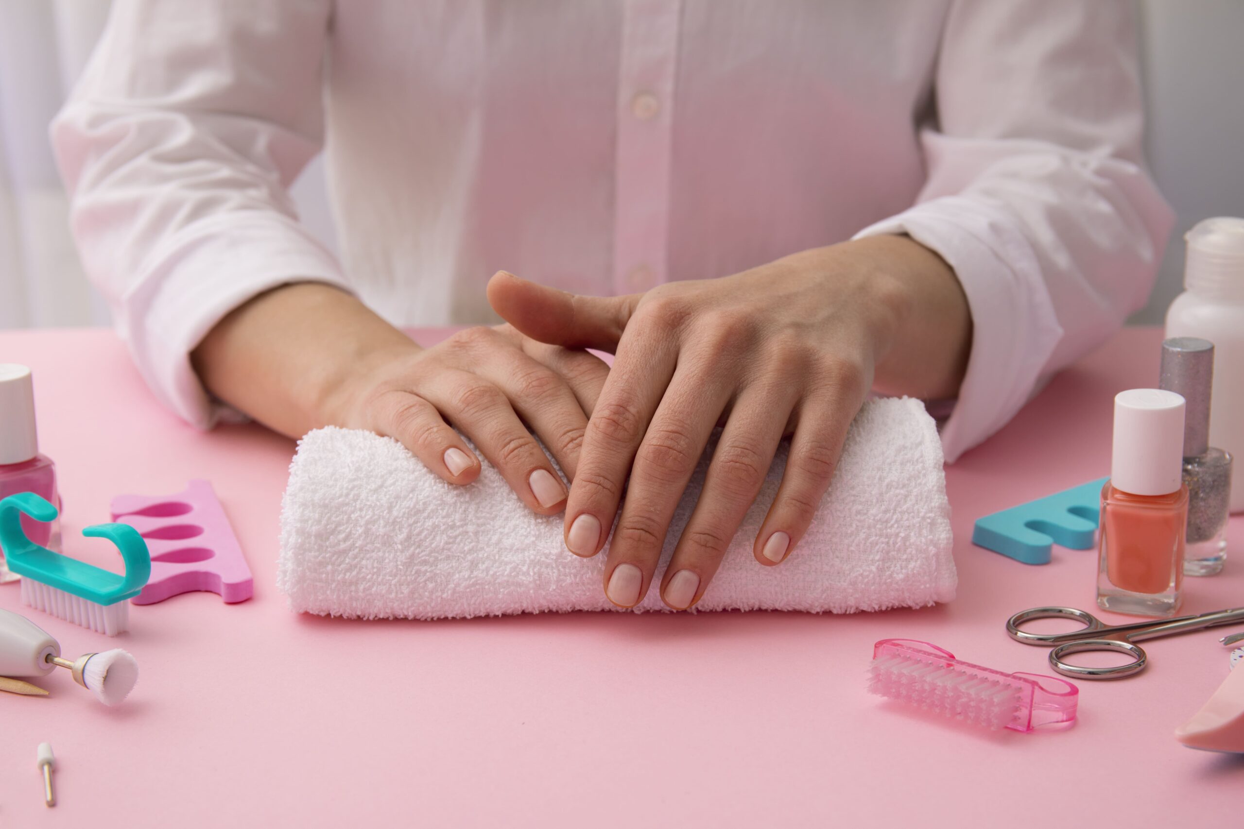 Por que suas unhas quebram tanto? Talvez o problema não seja o que você imagina